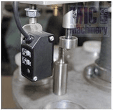 Plastik idishlarni avtomatik to'ldirish uskunasi US-MIC R45