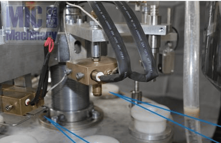 Plastik idishlarni avtomatik to'ldirish uskunasi US-MIC R45